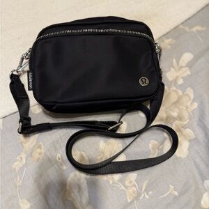 Lululemon Everywhere Crossbody Bag 2L